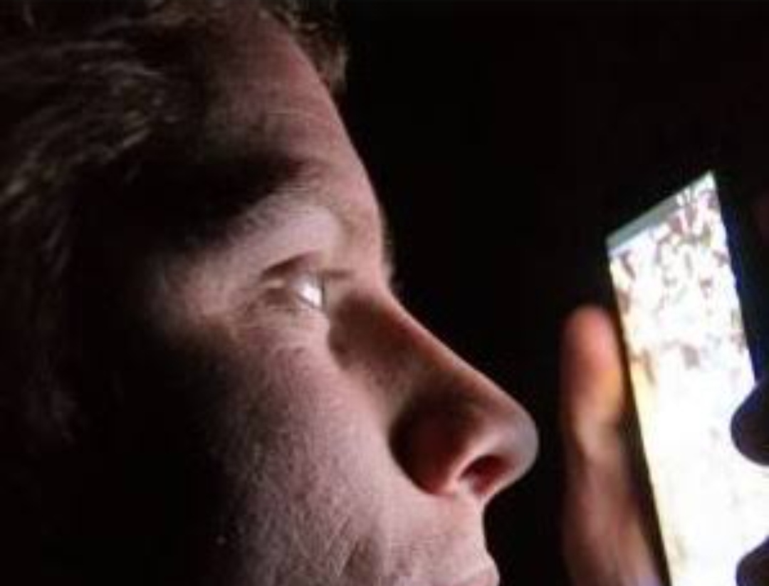 Ini Resiko Mengecek Smartphone Bangun Tidur